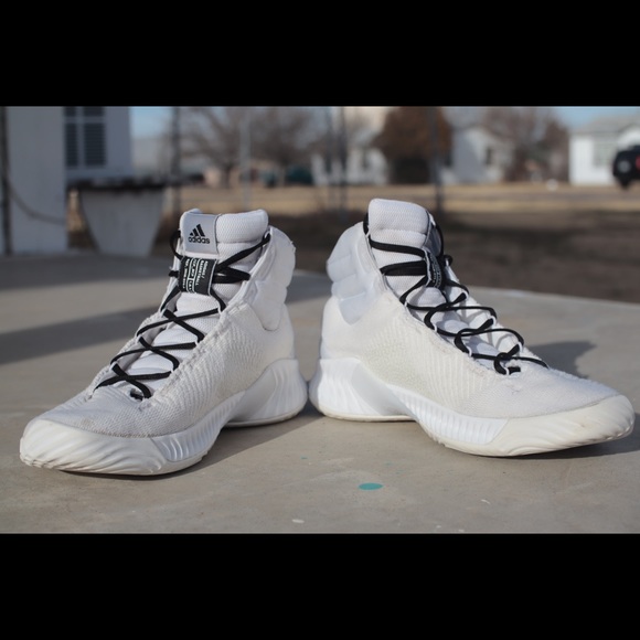 Adidas bounce Basketball shoes 2018 - Picture 3 of 4